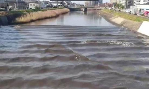 日本震后河水逆流 