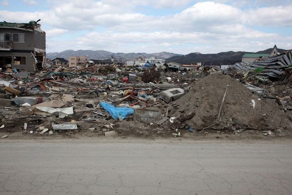 六年前的地震，让日本最大渔港变成了一个大垃圾场