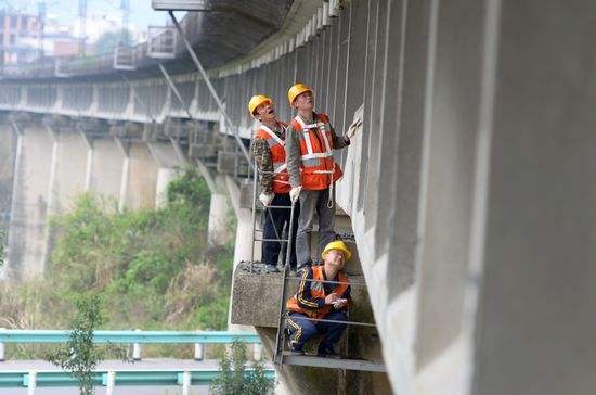 桥梁进行集中“体检”